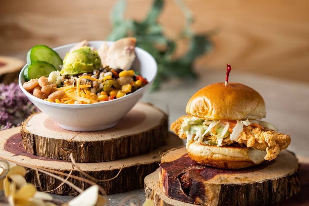 Chick N Max | restaurant | 3520 N Maize Rd, Wichita, KS 67205, USA | 3169777030 OR +1 316-977-7030