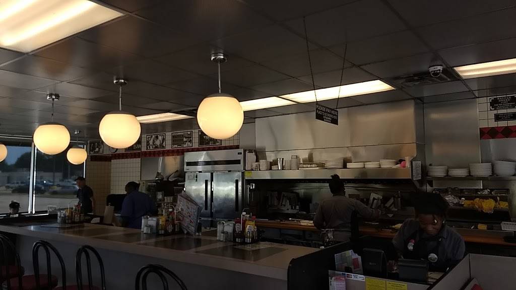 Waffle House | meal takeaway | 313 W Bert Kouns Industrial Loop, Shreveport, LA 71106, USA | 3186711117 OR +1 318-671-1117