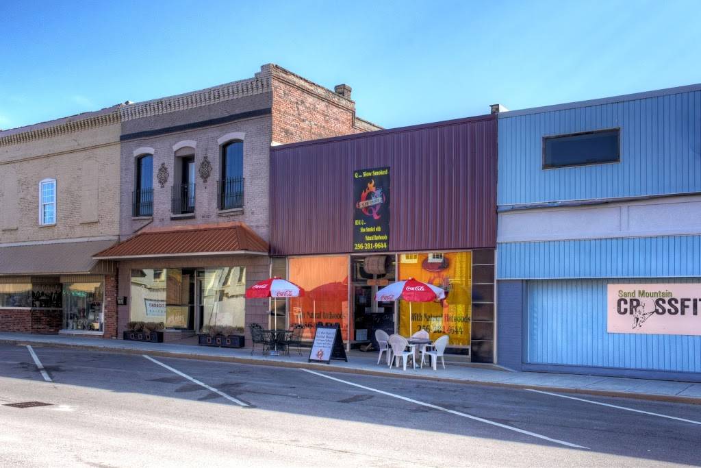 Q Slow-Smoked | restaurant | 106 S Main St, Boaz, AL 35957, USA | 2565570517 OR +1 256-557-0517