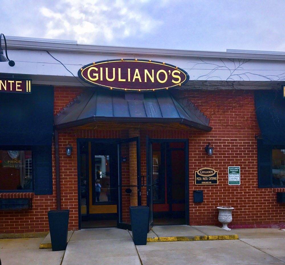 Giulianos Pizza | restaurant | 40 Village Pl, Hinsdale, IL 60521, USA | 6307341500 OR +1 630-734-1500