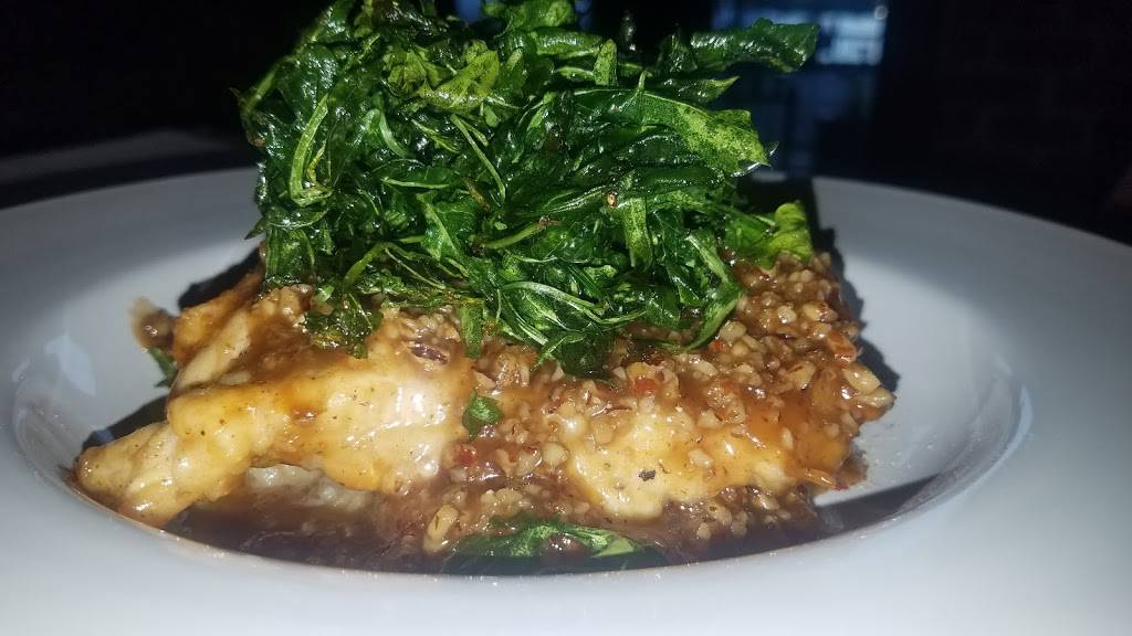 Michaels on the Waterfront | restaurant | 5 S Water St, Wilmington, NC 28401, USA | 9107694252 OR +1 910-769-4252