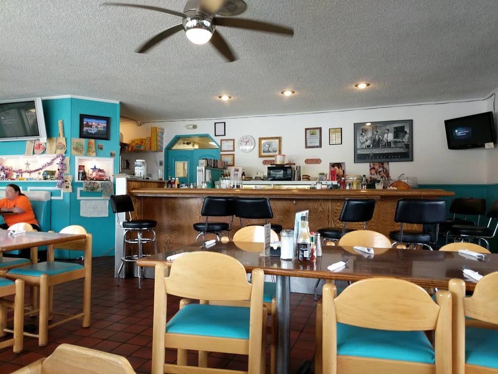 Dees 50S Place Diner | restaurant | 1740, 581 Norton Ave, Barberton, OH 44203, USA | 3307456310 OR +1 330-745-6310
