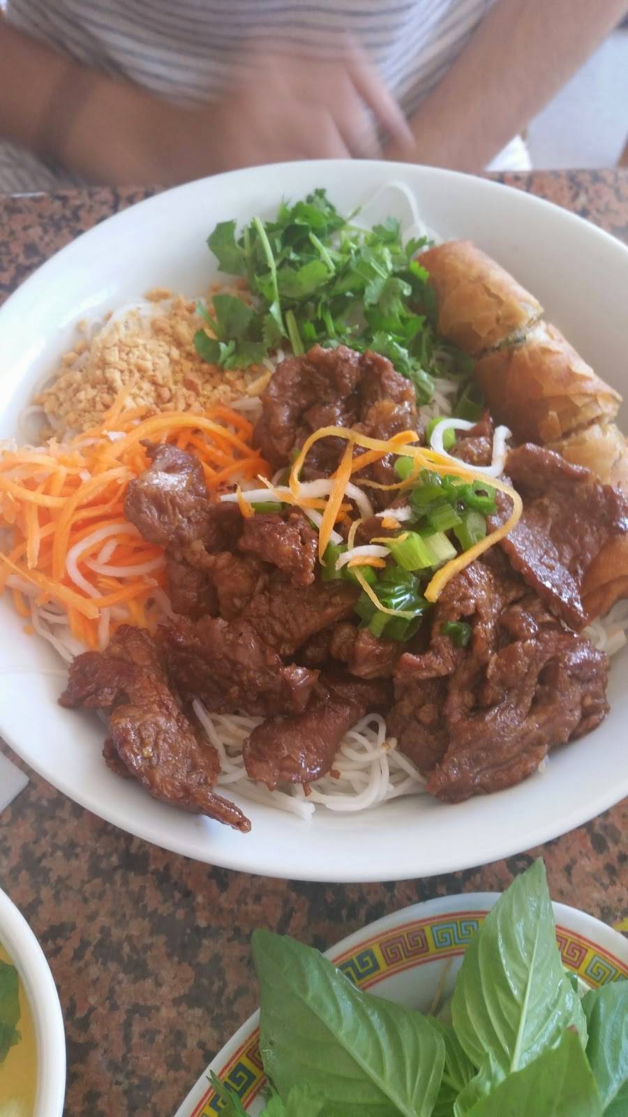 Pho Lee Hoa Phat | restaurant | 88 Peabody Rd B, Vacaville, CA 95687, USA | 7074528829 OR +1 707-452-8829