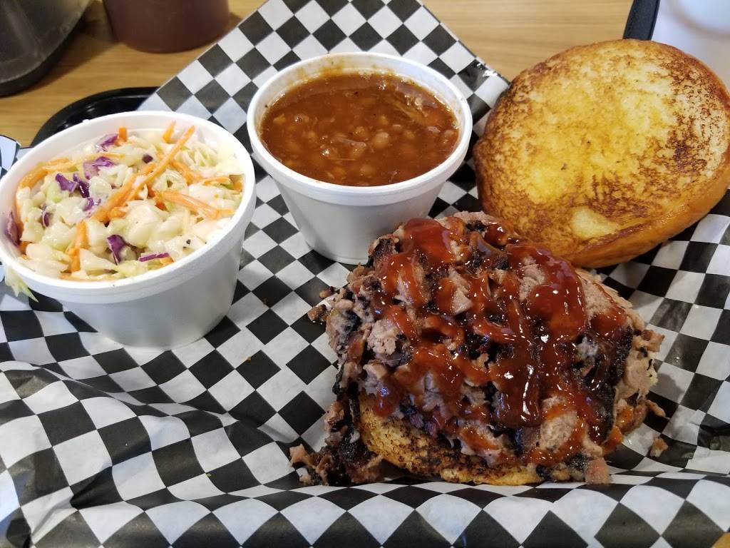 Smokin’ J’s BBQ | restaurant | 102 Broadway St, Minden, LA 71055, USA | 3186399570 OR +1 318-639-9570