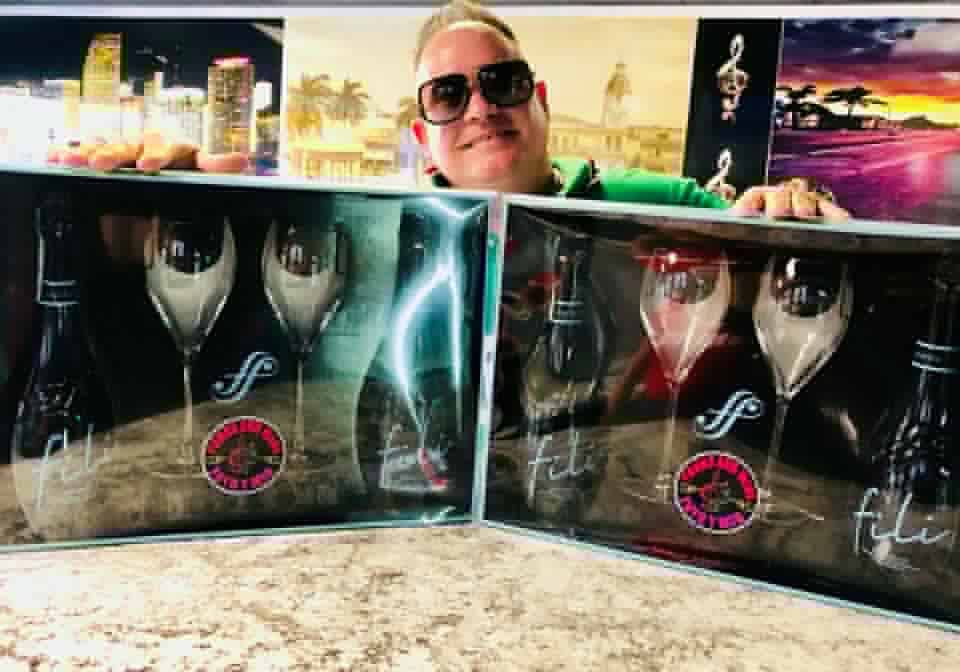 Yours and Mine Lounge Bar | restaurant | 496 W 29th St, Hialeah, FL 33012, USA | 3055873804 OR +1 305-587-3804