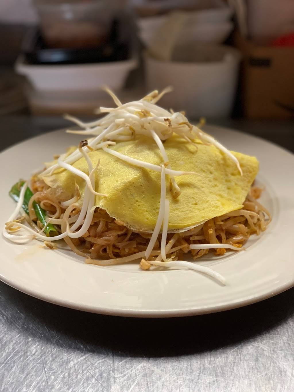 Uthai Authentic cuisine and sushi bar | restaurant | 2359 Oregon Pike #104, Lancaster, PA 17601, USA | 7172086888 OR +1 717-208-6888