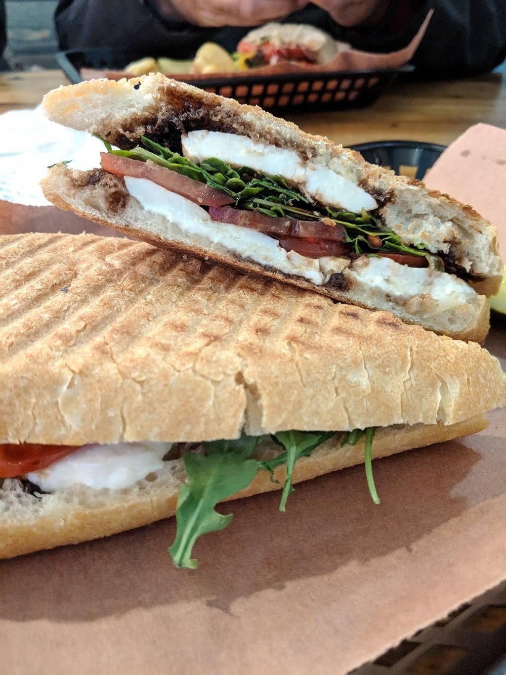 Social House | restaurant | 1001 Heavenly Village Way Suite 3, South Lake Tahoe, CA 96150, USA | 5305394746 OR +1 530-539-4746