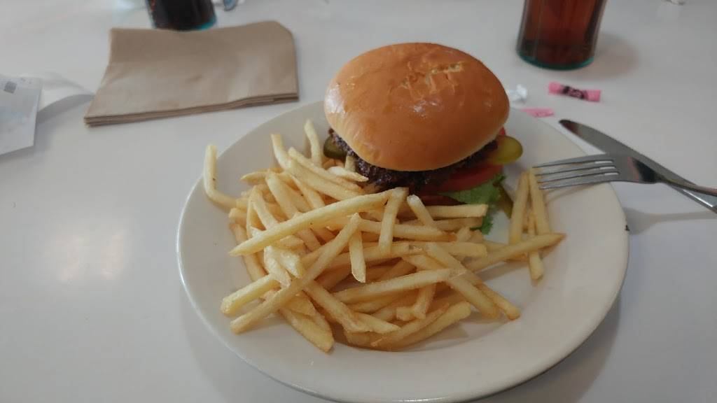 Steak n Shake | restaurant | 835 Robert Raymond Dr, Lake St Louis, MO 63367, USA | 6366251820 OR +1 636-625-1820