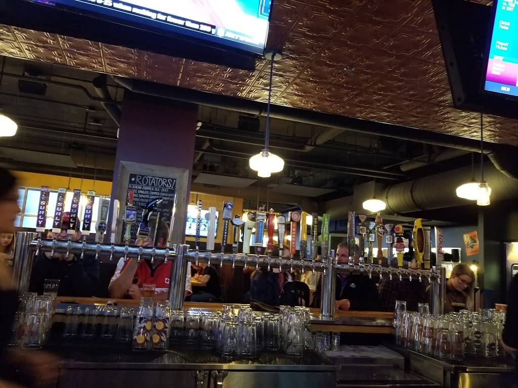 Crooked Pint Ale House | restaurant | 1402 W Arrowhead Rd Suite 100, Duluth, MN 55811, USA | 2184644129 OR +1 218-464-4129