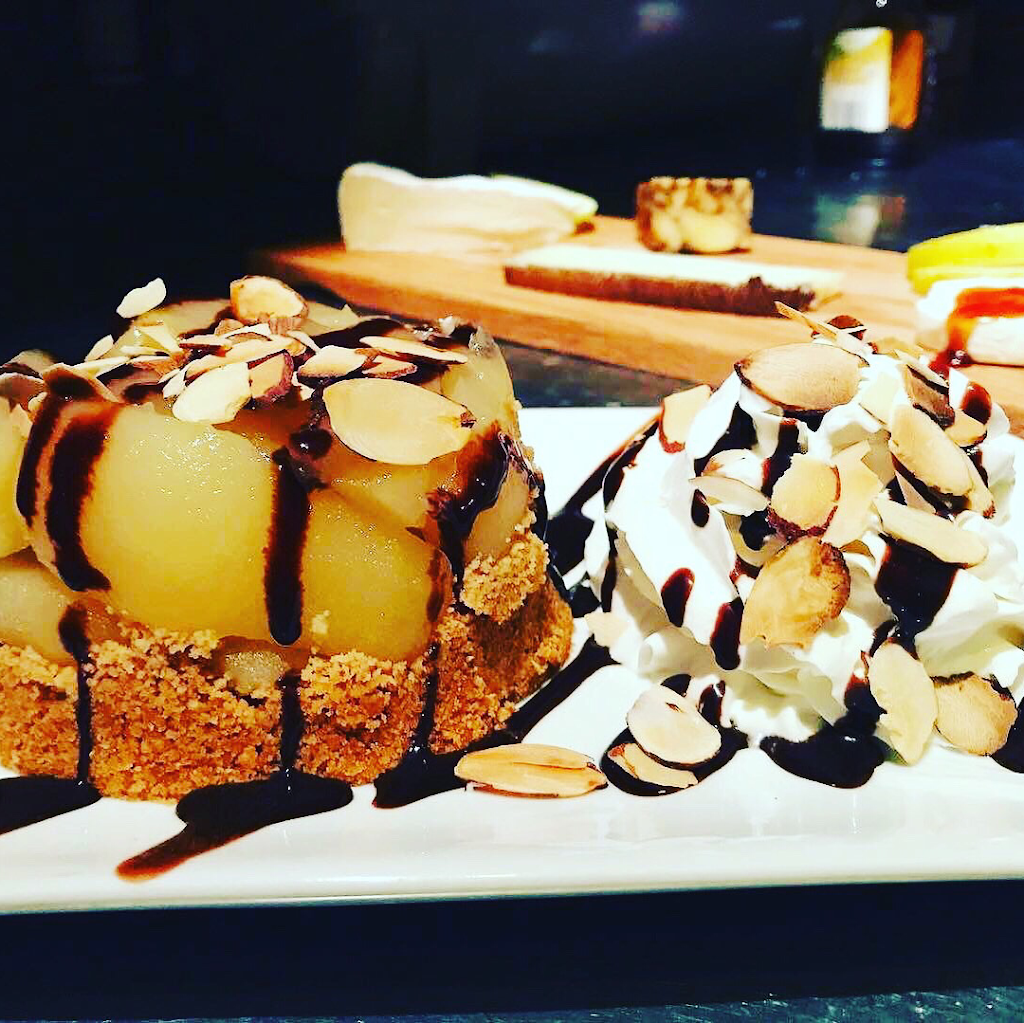 Le Patio - The tiniest cutest Restaurant in South Florida | restaurant | 2401 NE 11th Ave, Wilton Manors, FL 33305, USA | 9545304641 OR +1 954-530-4641