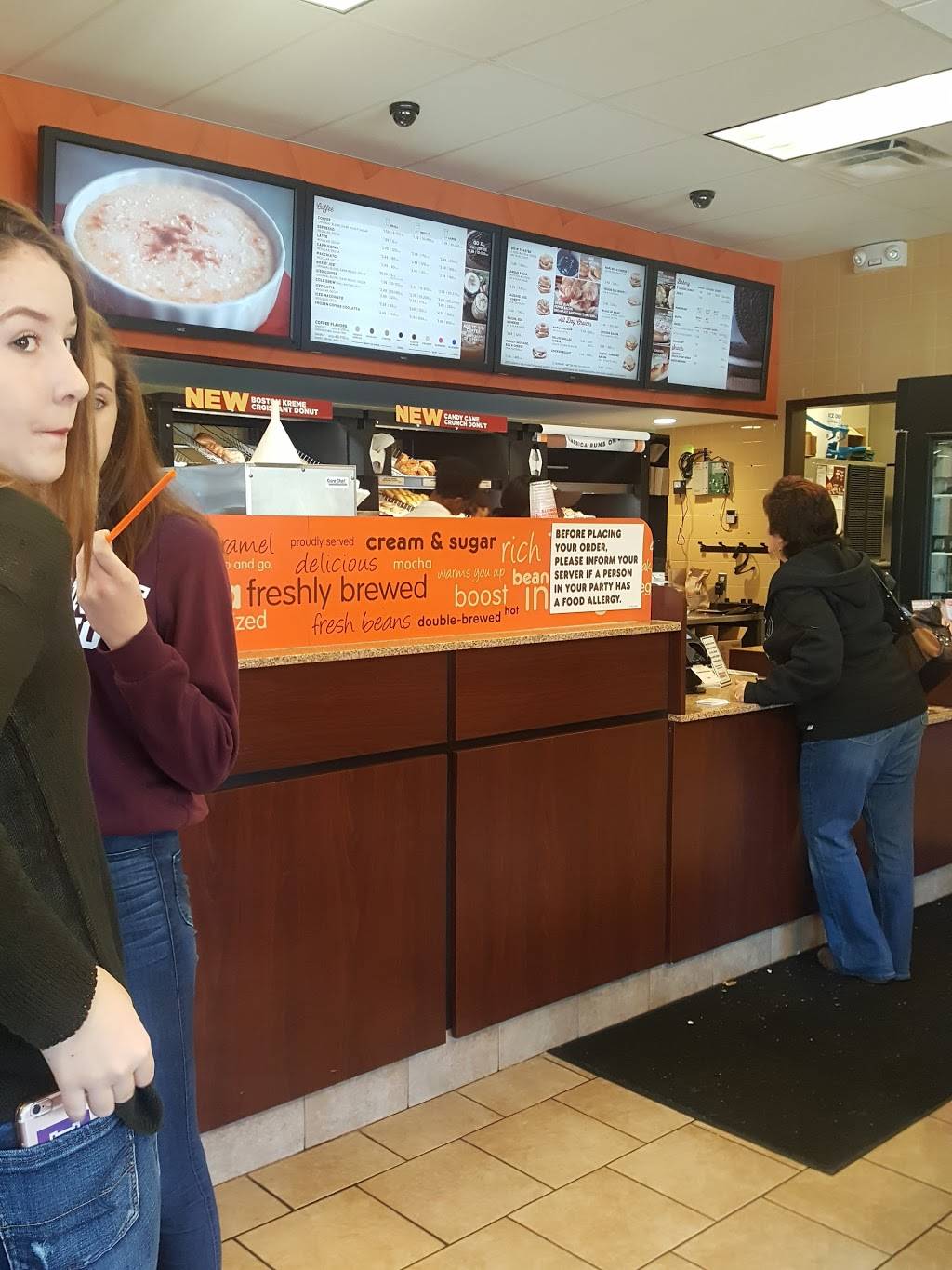 Dunkin | bakery | 815 E Aurora Rd, Macedonia, OH 44056, USA | 3305487951 OR +1 330-548-7951