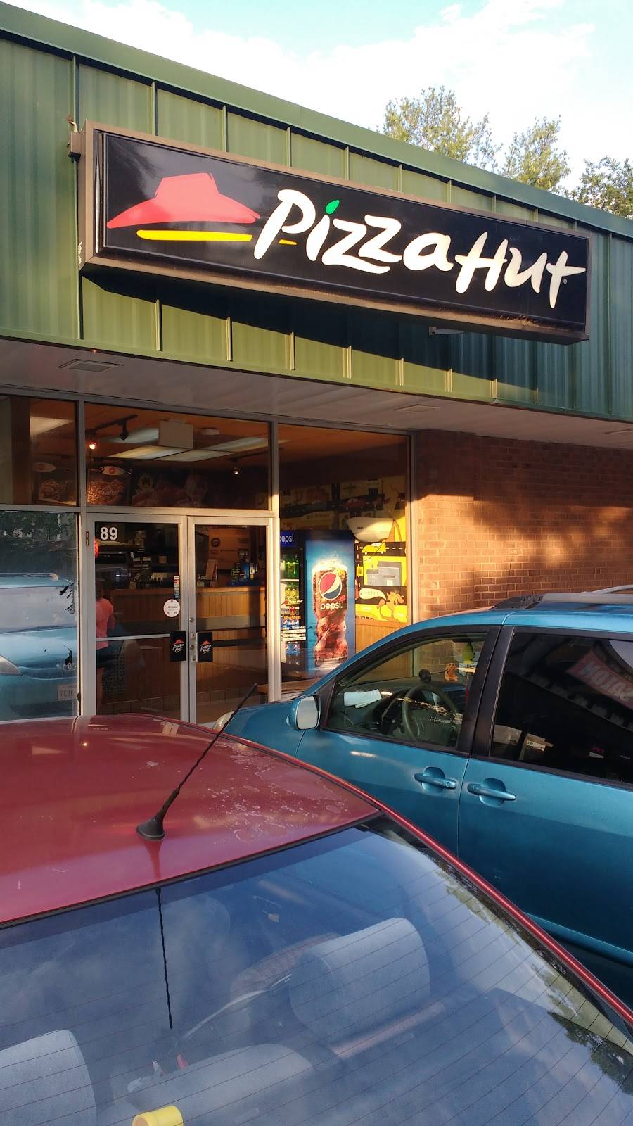 Pizza Hut | restaurant | 89 Sugarland Run Dr, Sterling, VA 20164, USA | 7034062323 OR +1 703-406-2323