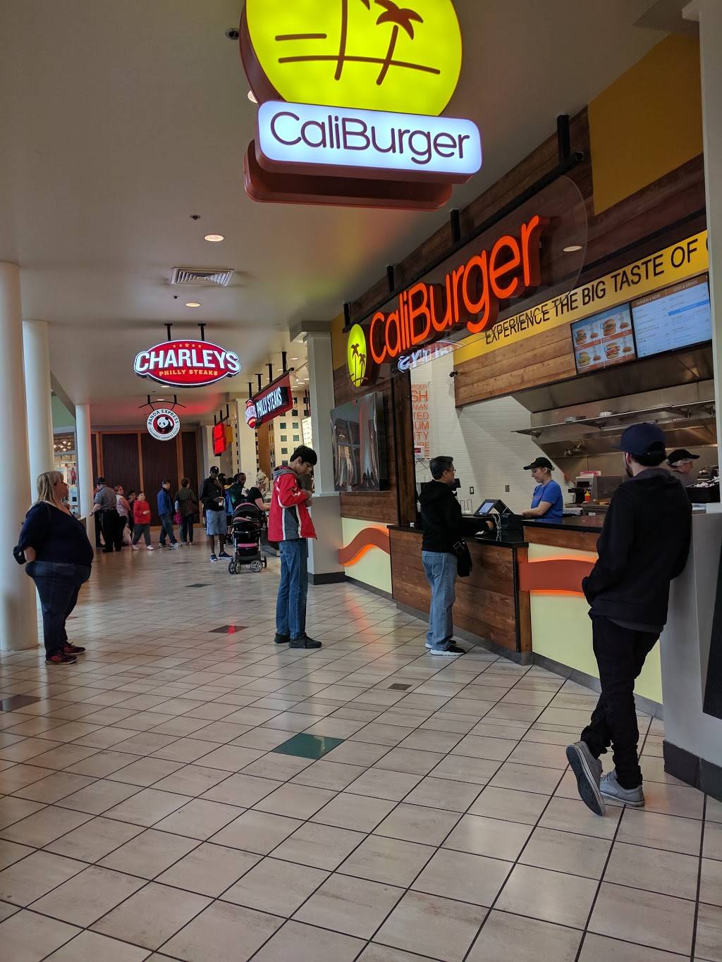 CaliBurger Seattle - Alderwood Mall | restaurant | 3000 184th St SW, Lynnwood, WA 98037, USA | 4256972878 OR +1 425-697-2878