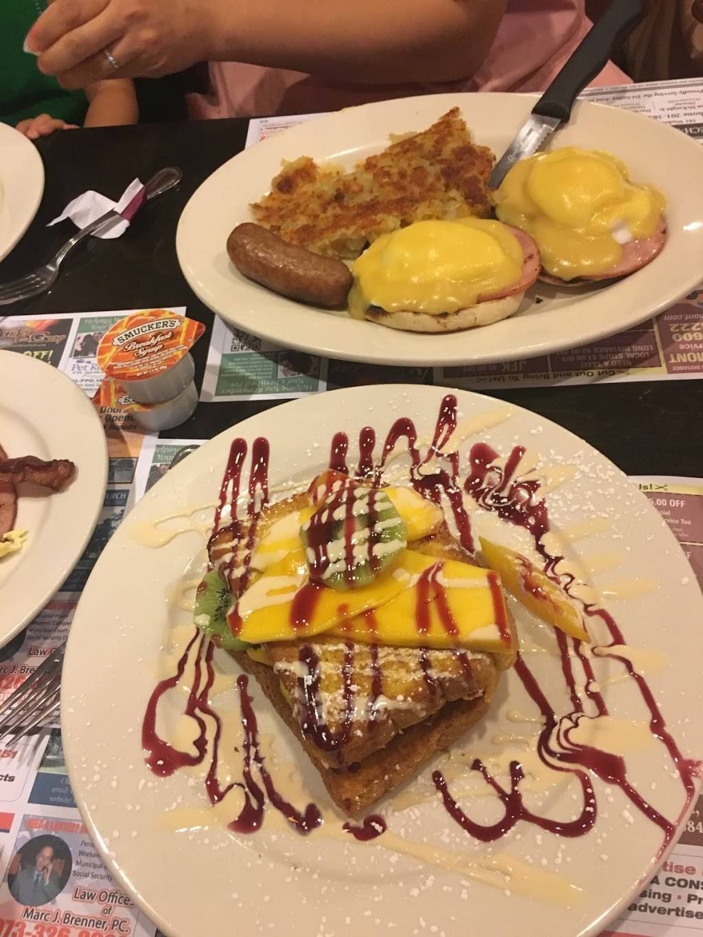 Tri-Valley Family Restaurant | restaurant | 366 Knickerbocker Rd, Dumont, NJ 07628, USA | 2013845044 OR +1 201-384-5044