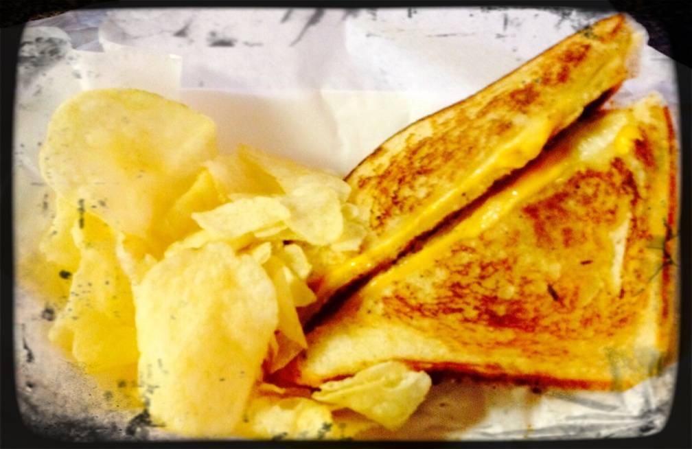 Fatbobs Roadhouse Diner | restaurant | 4924 MacCorkle Ave SW, South Charleston, WV 25309, United States | 3047681600 OR +1 304-768-1600