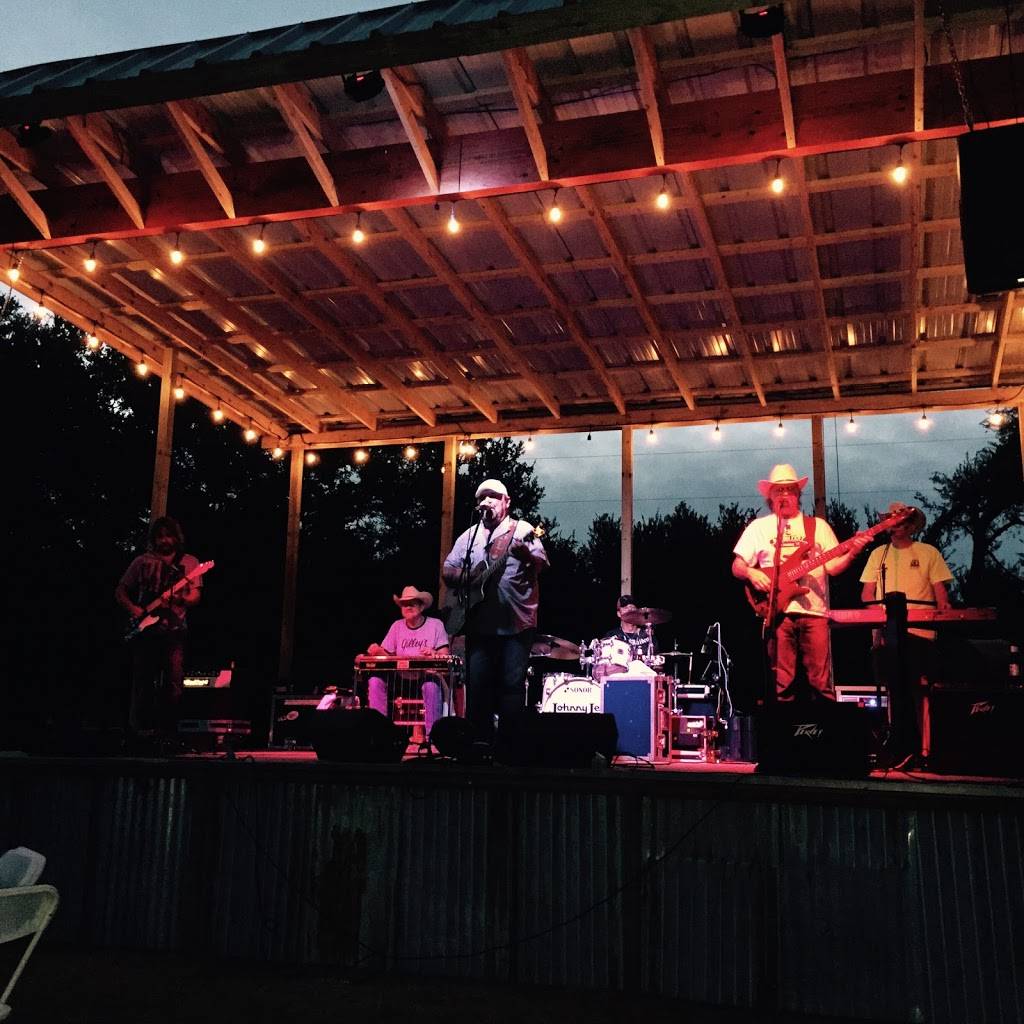 Roosters GuitarBQ | restaurant | 2650 Camp Crucis Ct, Granbury, TX 76048, USA | 6155961202 OR +1 615-596-1202