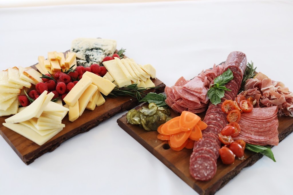 The Leland Lodge | restaurant | 565 Pearl St, Leland, MI 49654, USA | 2312569848 OR +1 231-256-9848