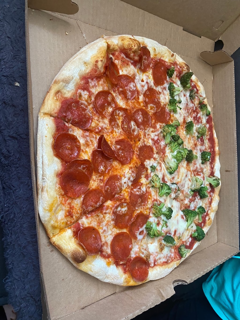 Angelinas Pizzeria | restaurant | 230 Holland St, Somerville, MA 02144, USA | 6177761240 OR +1 617-776-1240