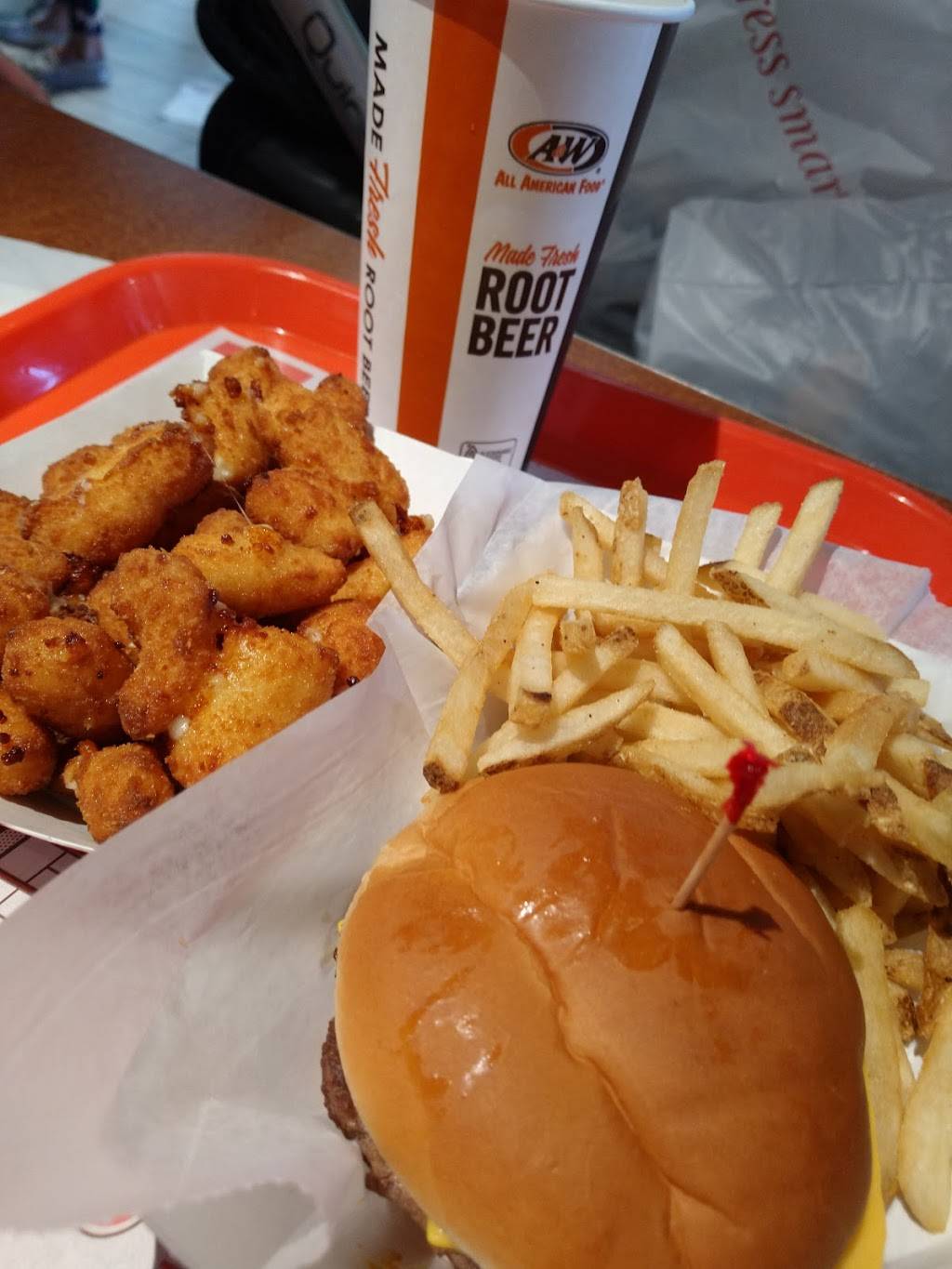 A&W Restaurant | restaurant | 8200 Vineland Ave #1169, Orlando, FL 32821, USA | 4072399931 OR +1 407-239-9931