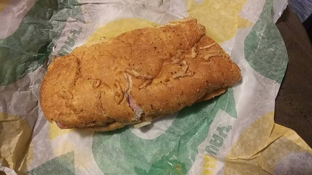 Subway | restaurant | 14 W KY 8 Suite A, Vanceburg, KY 41179, USA | 6067969400 OR +1 606-796-9400