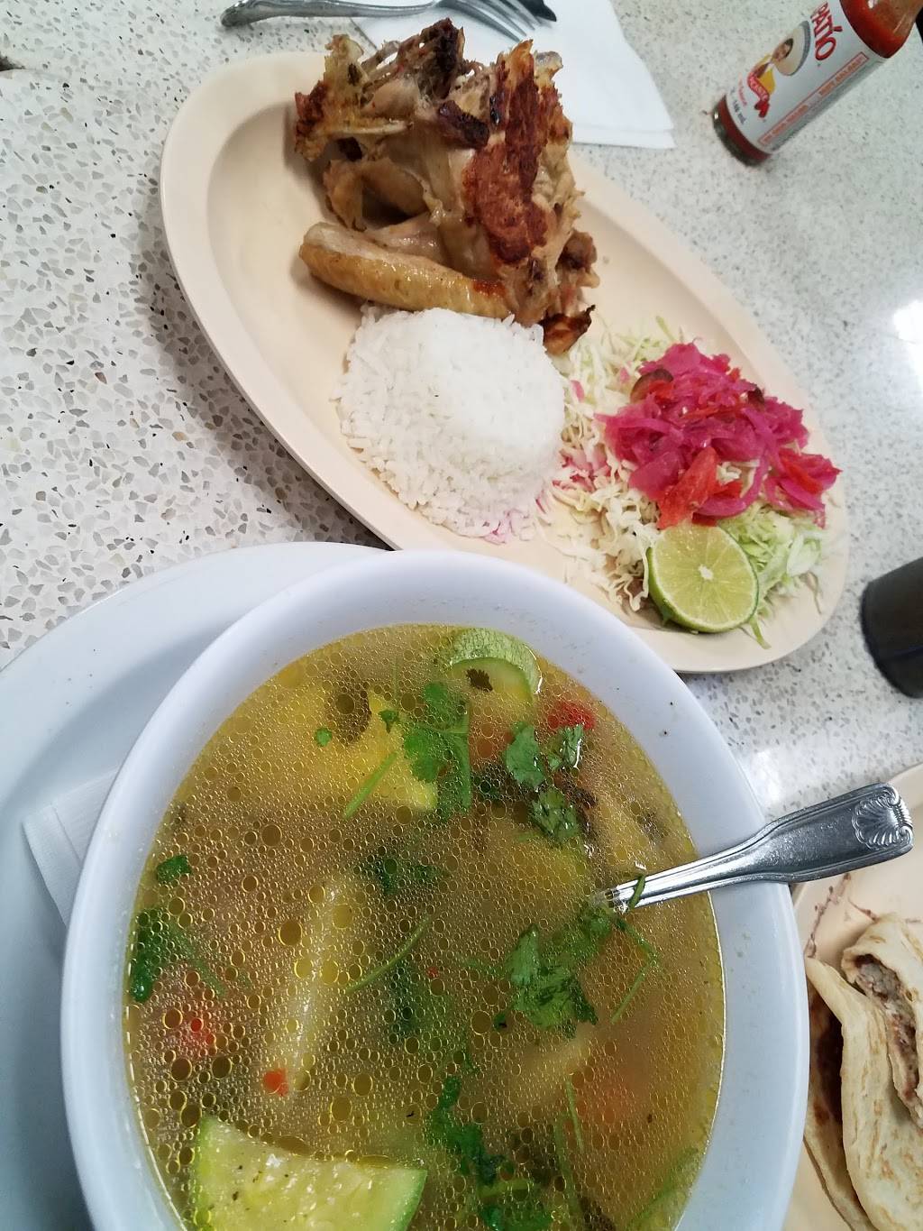 Islas De La Bahia | restaurant | 14405 Prairie Ave d, Lawndale, CA 90260, USA | 4242690680 OR +1 424-269-0680