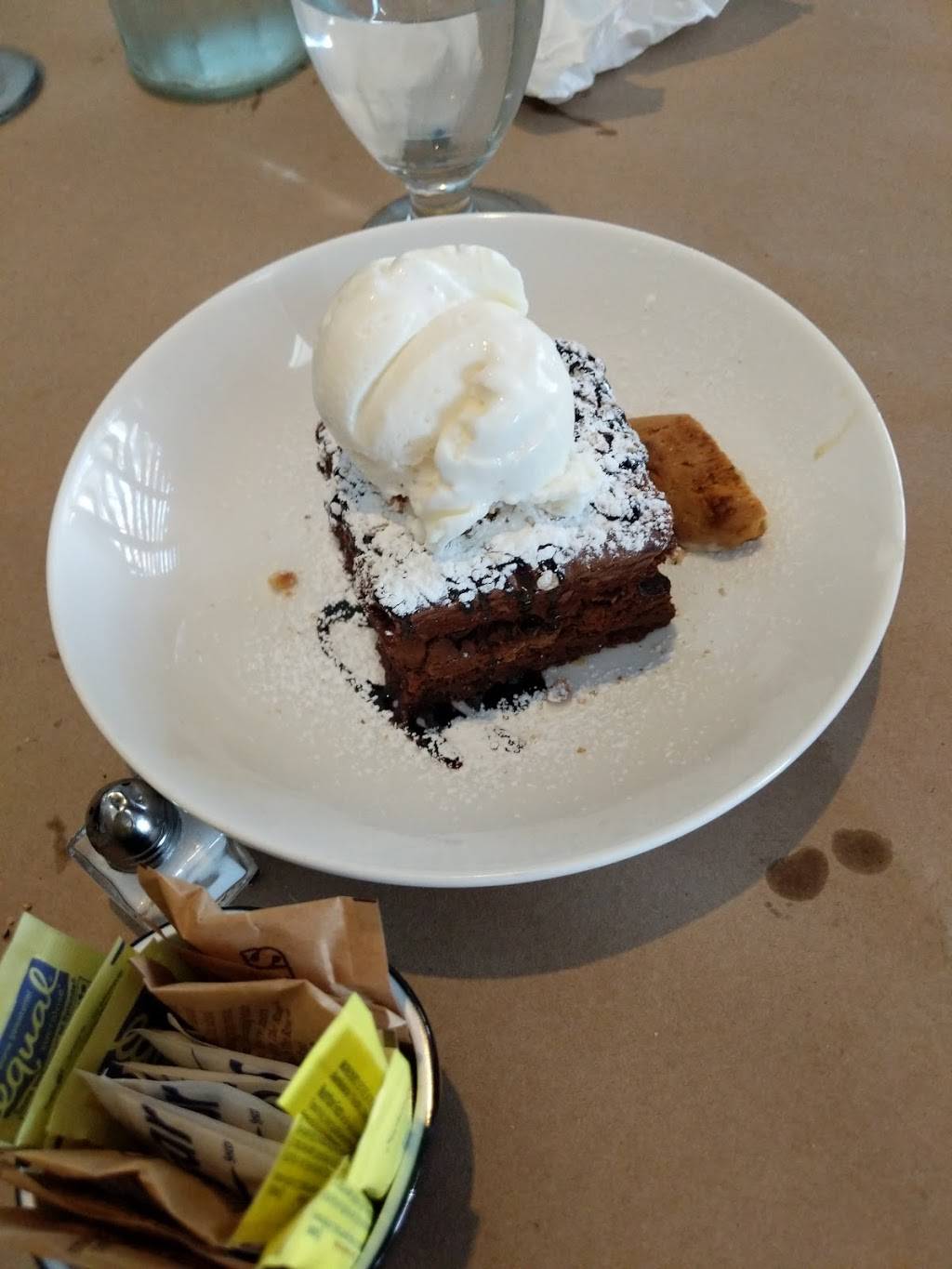 Caffe Regatta Oyster Bar and Grill | restaurant | 133 Wolfs Lane, Pelham, NY 10803, USA | 9147388686 OR +1 914-738-8686