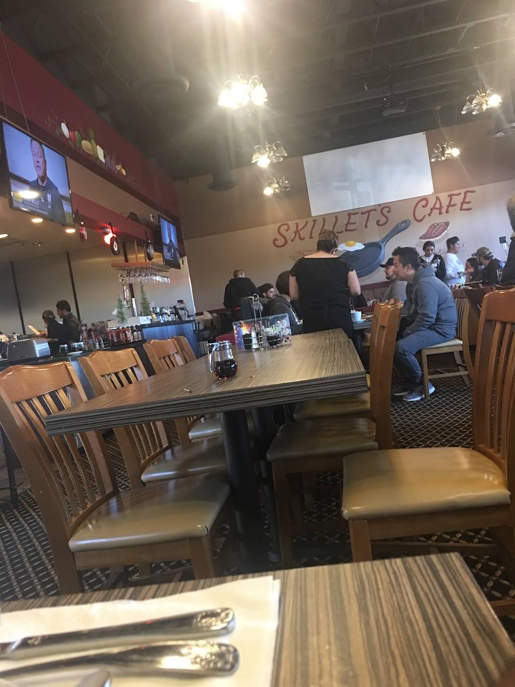 Skillets Cafe | restaurant | 490 Hidden Valley Pkwy STE 101, Corona, CA 92879, USA | 9517377725 OR +1 951-737-7725