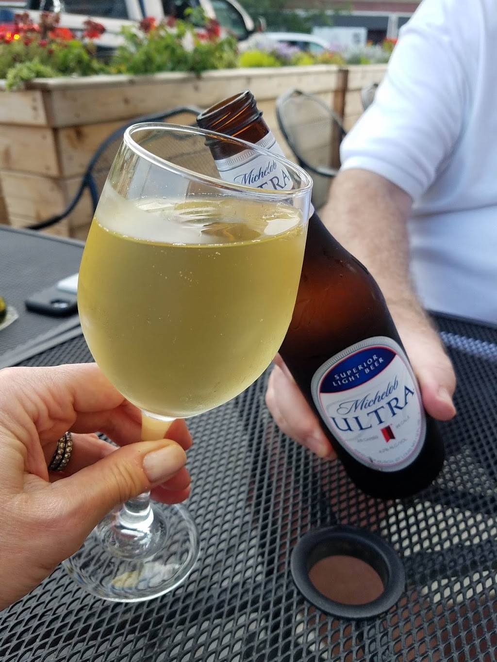 Crawfords Food & Spirits | restaurant | 3942 W School St, Chicago, IL 60618, USA | 7738532961 OR +1 773-853-2961