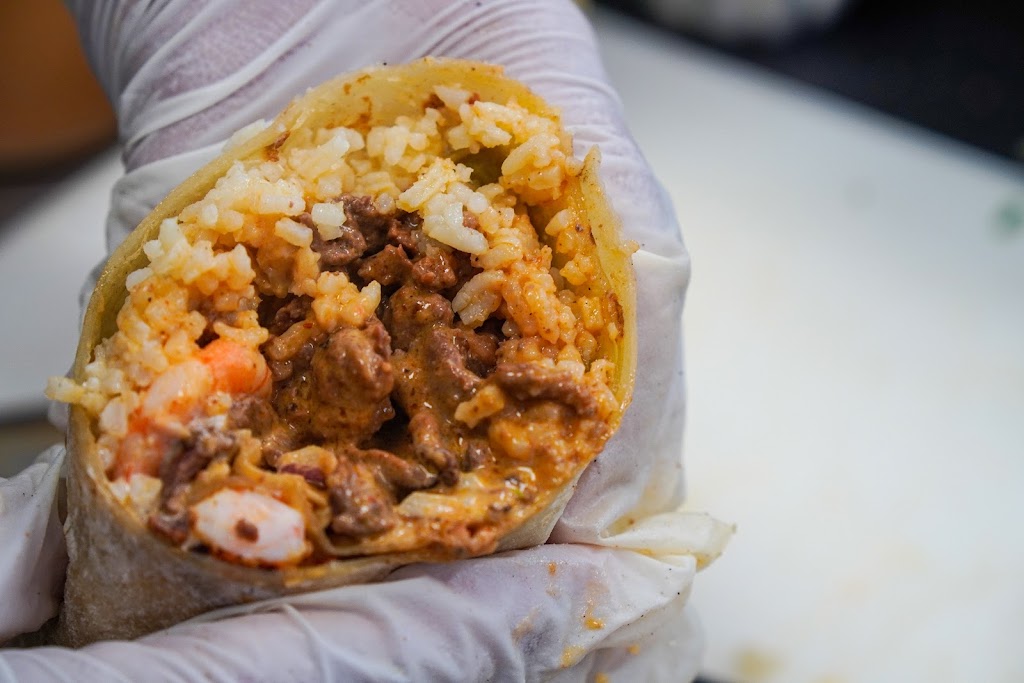 EL Puerto Seafood By the Park | restaurant | 317 Tenth Ave, San Diego, CA 92101, USA | 6193268156 OR +1 619-326-8156