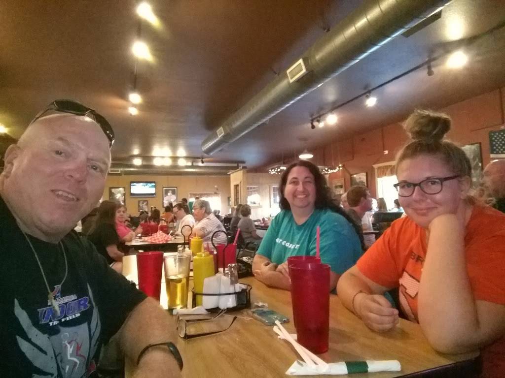 Scooters Pub & Grub | restaurant | 108 E Maple St, New Sharon, IA 50207, USA | 6416371414 OR +1 641-637-1414