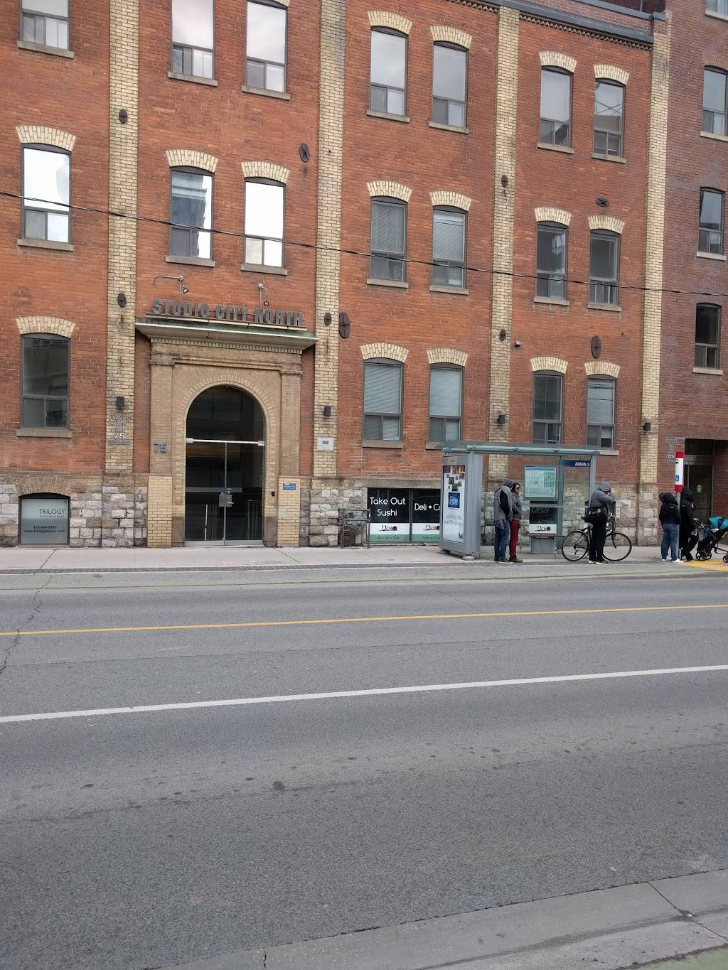 Ueno Take Out Sushi | restaurant | 75 Sherbourne St, Toronto, ON M5A 4S8, Canada | 4163637064 OR +1 416-363-7064