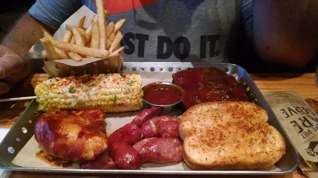 Chilis Grill & Bar | restaurant | 105 Town Centre Dr, Johnstown, PA 15904, USA | 8142663884 OR +1 814-266-3884