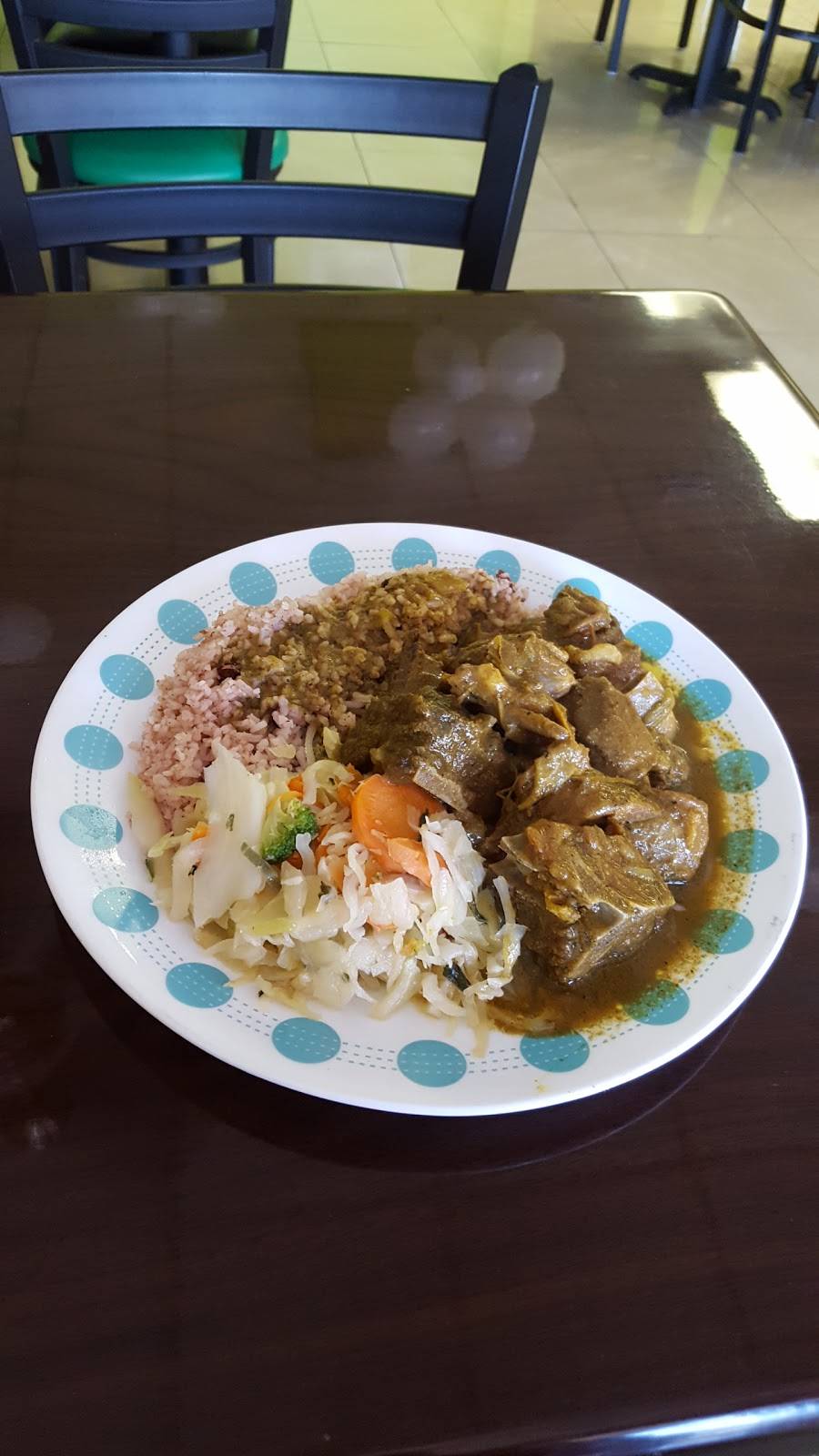 Irie Bay Jamaican Cuisine | restaurant | 10041 E Adamo Dr, Tampa, FL 33619, USA | 8135706929 OR +1 813-570-6929