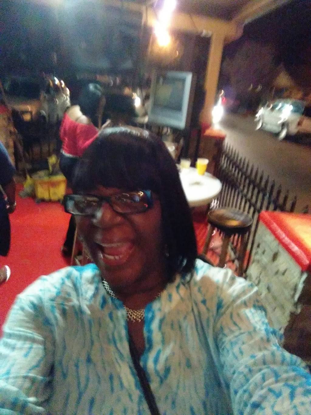 Town Hall Restaurant | restaurant | 1970 Dr Martin Luther King Way, Sarasota, FL 34234, USA | 9419553133 OR +1 941-955-3133