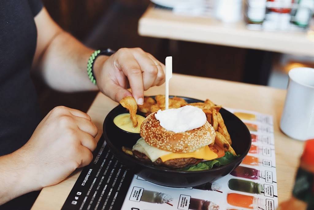 LOeufrier | restaurant | 415 Rue des Érables, Salaberry-de-Valleyfield, QC J6T 6J5, Canada | 4507470795 OR +1 450-747-0795