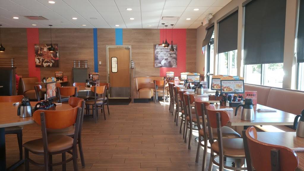 IHOP | restaurant | 17 Edgell Rd, Framingham, MA 01701, USA | 5082702694 OR +1 508-270-2694