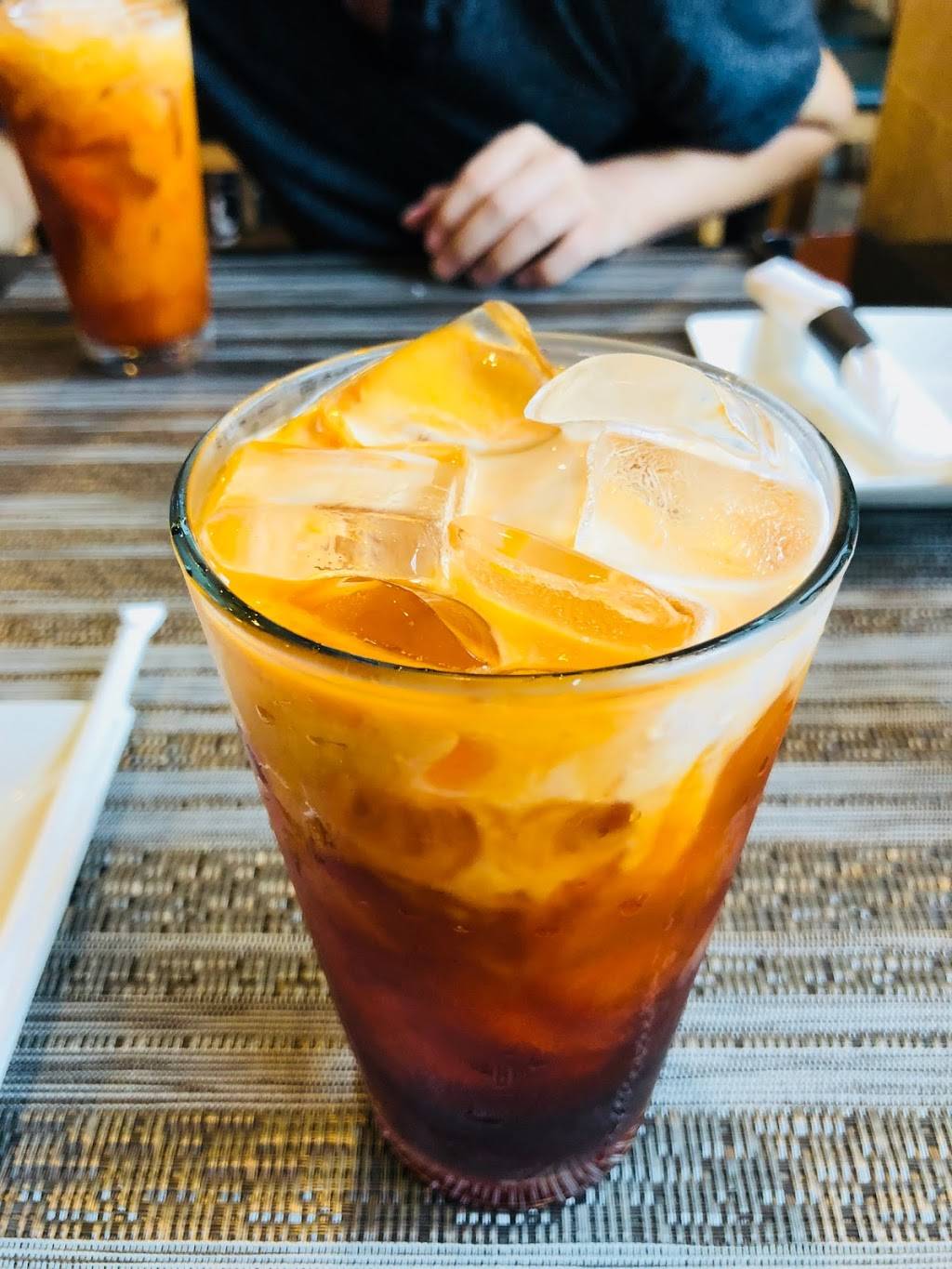 Buuz Thai Eatery | restaurant | 1926 Wilson Blvd, Arlington, VA 22201, USA | 7038753998 OR +1 703-875-3998