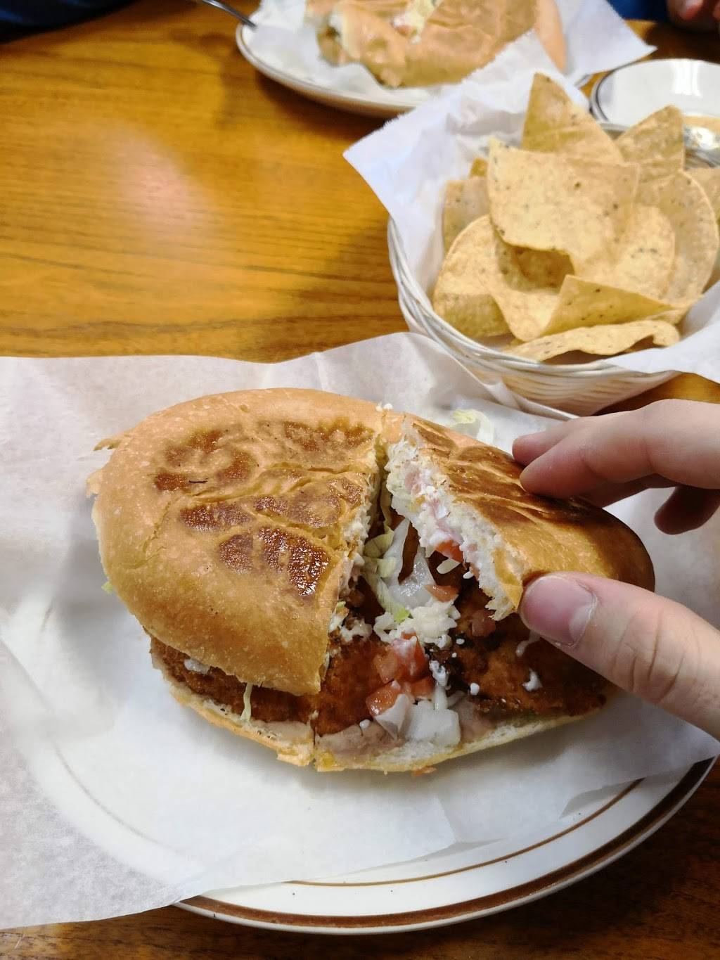 La Quebrada | restaurant | 723 S Broadway, Aurora, IL 60505, USA | 6308962535 OR +1 630-896-2535