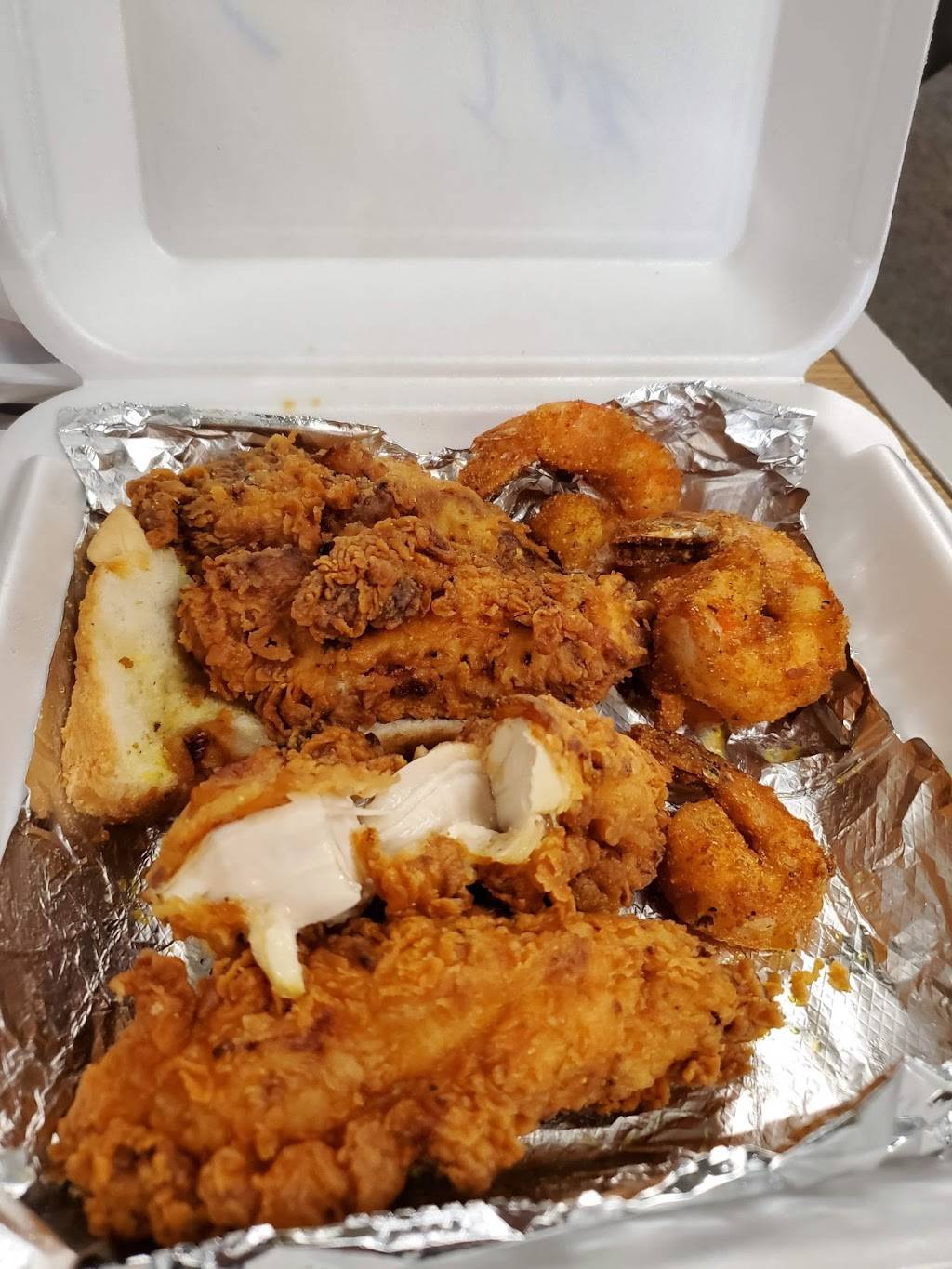 4 Brothers Chicken & Fish | restaurant | 1975 Madison Ave SE, Grand Rapids, MI 49507, USA | 6162453386 OR +1 616-245-3386