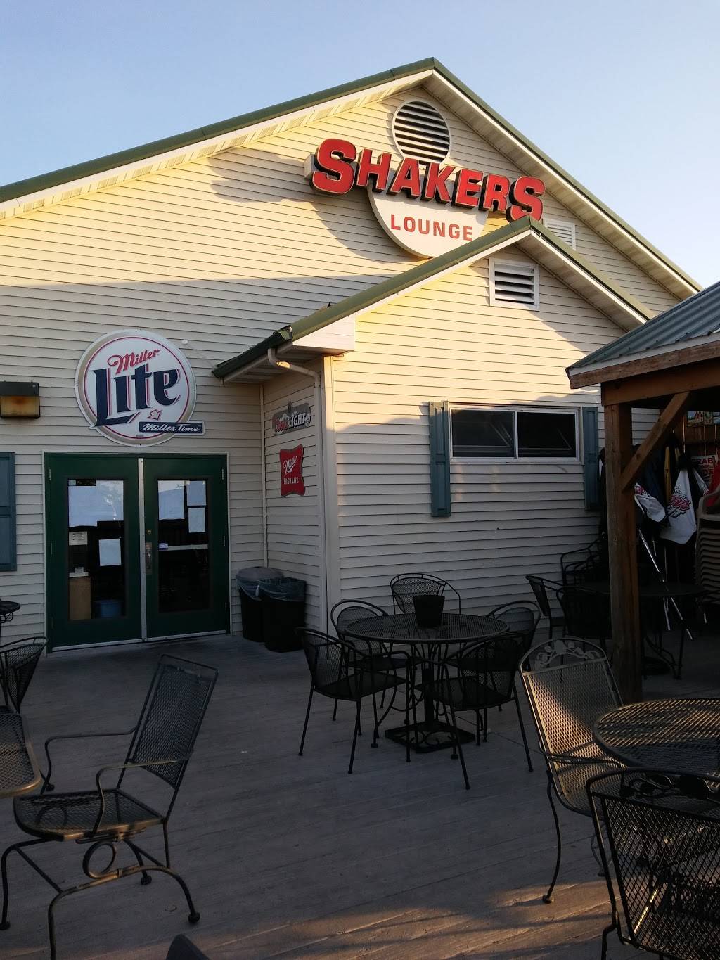 Shakers Lounge-Sports Bar & Grill | restaurant | 121 W Stevenson Rd, Ottawa, IL 61350, USA | 8154332110 OR +1 815-433-2110