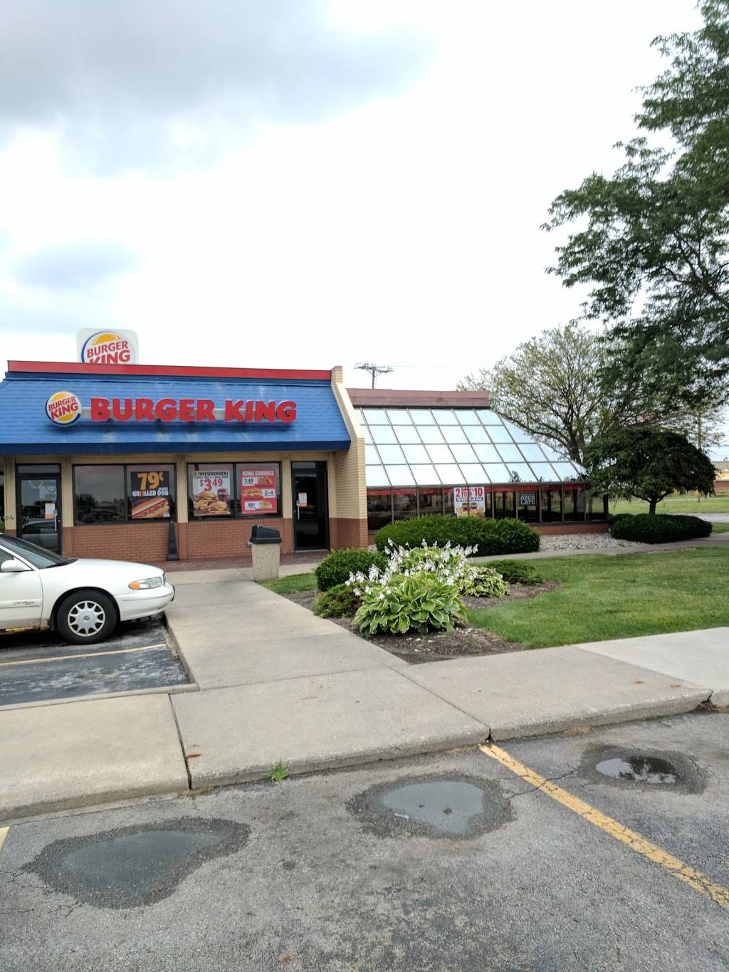 Burger King | restaurant | 10796 Fremont Pike, Perrysburg, OH 43551, USA | 4198745111 OR +1 419-874-5111