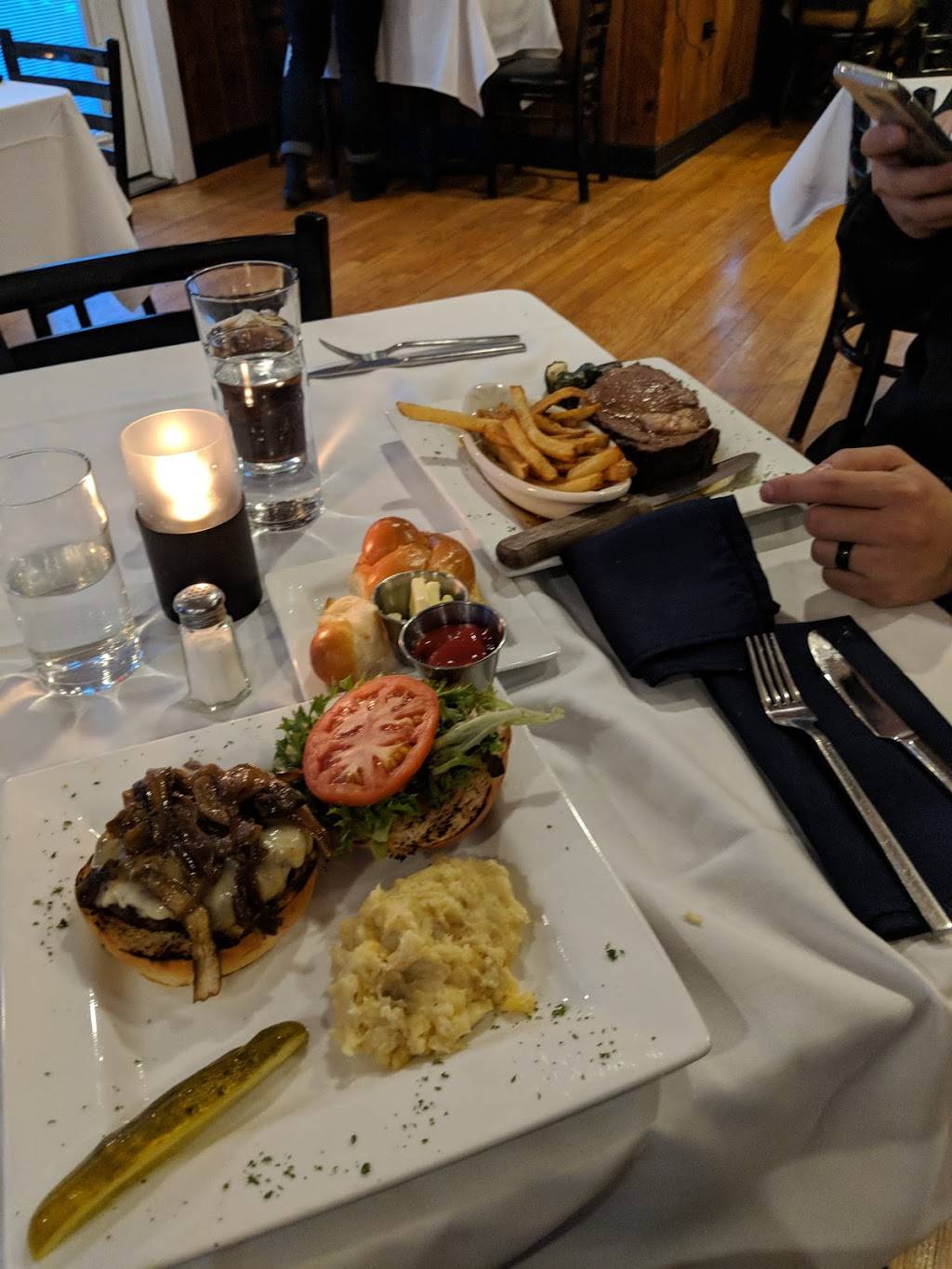 Lakehouse Tavern | restaurant | 157 Main St, Hopkinton, NH 03229, USA | 6037461800 OR +1 603-746-1800