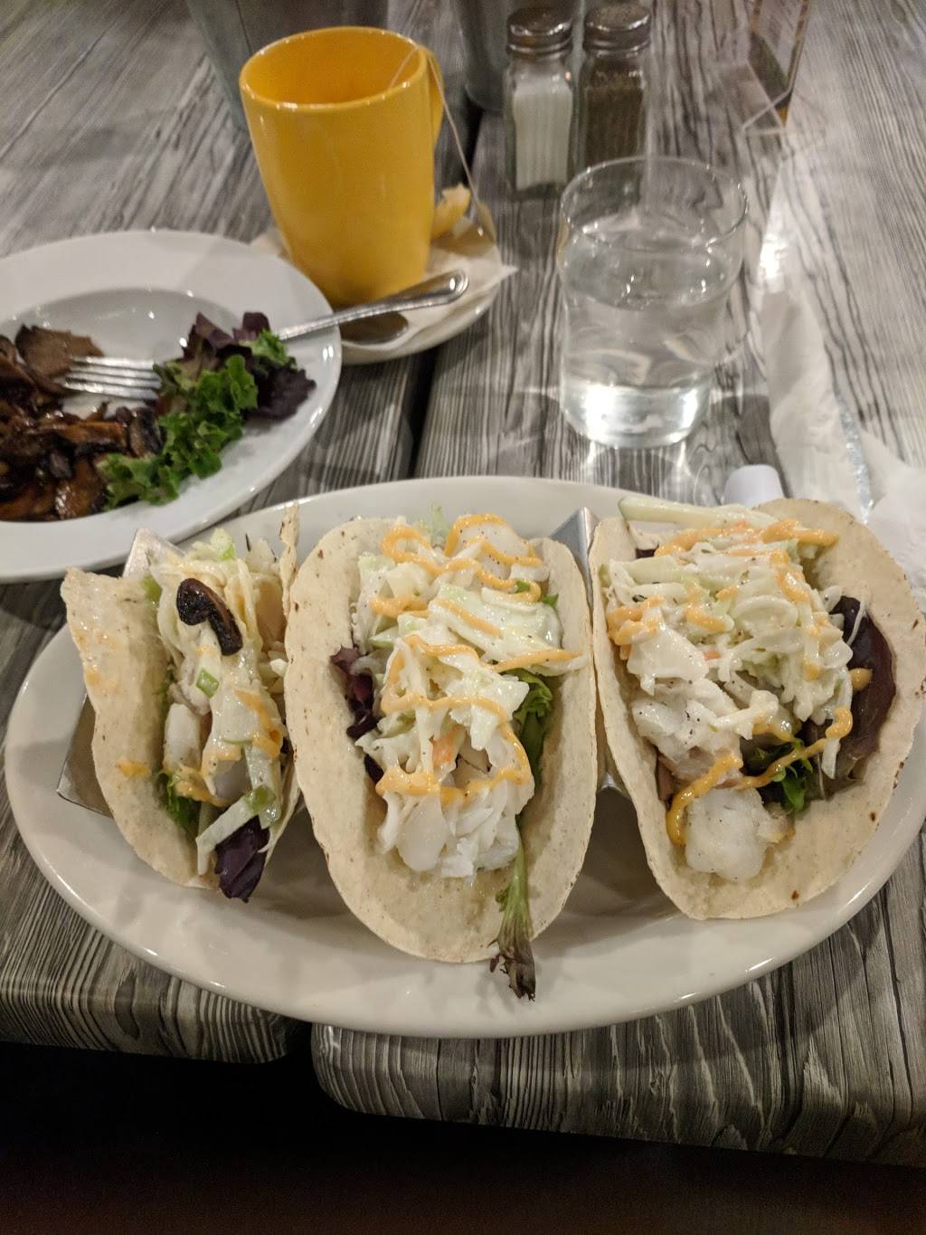 The Farmers Wife | restaurant | 6533 W Mitchell St, West Allis, WI 53214, USA | 4144888296 OR +1 414-488-8296