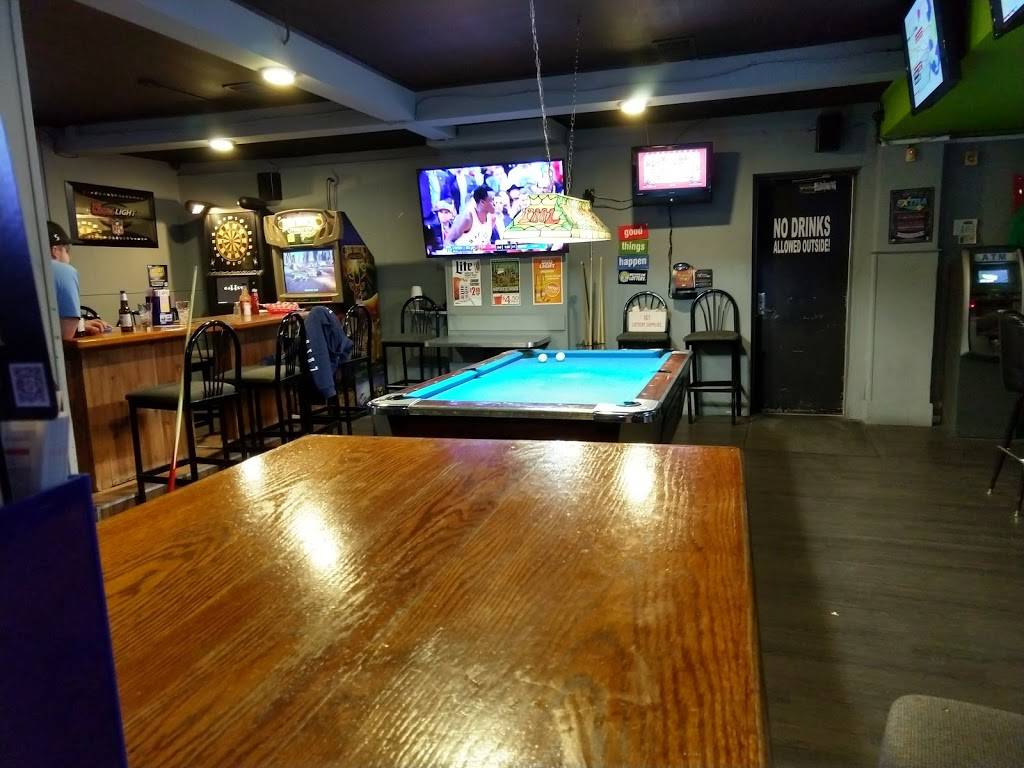 Dawg House Bar & Grill | restaurant | 21350 Van Born Rd, Dearborn Heights, MI 48125, USA | 3132746066 OR +1 313-274-6066