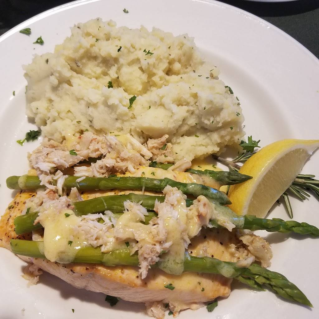 Francescos Bistro | restaurant | 1875 W Monroe Rd, St. Louis, MI 48880, USA | 9896812213 OR +1 989-681-2213