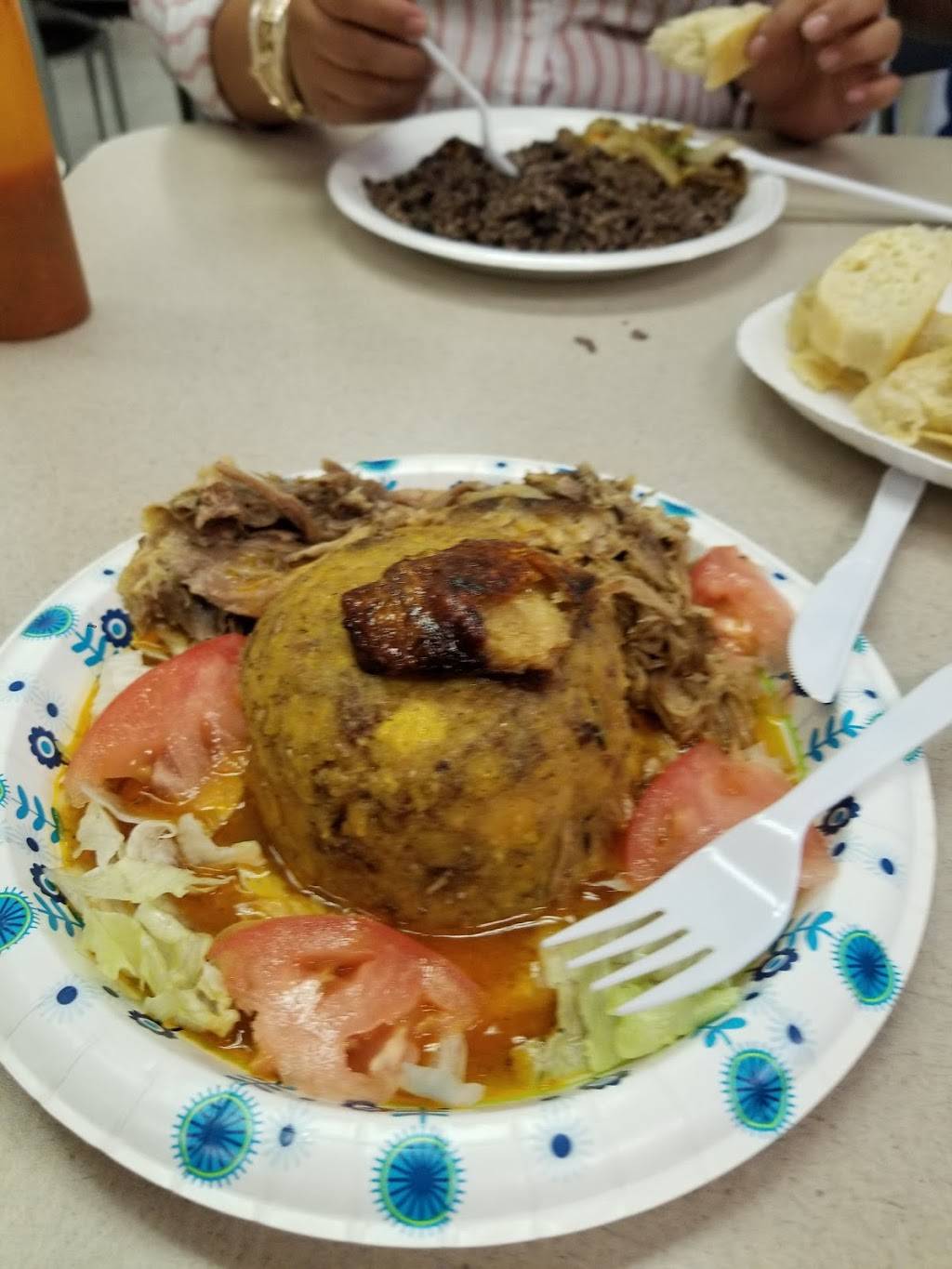 El Mofongo | bakery | 6011 103rd St #11, Jacksonville, FL 32210, USA | 9047774933 OR +1 904-777-4933