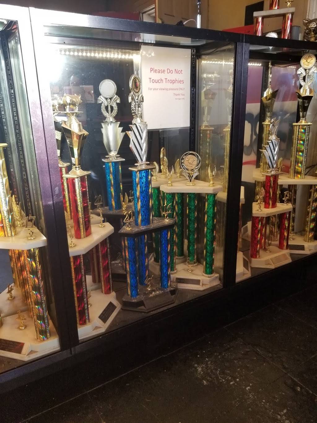 BallHoggerz BBQ | restaurant | 1404 Airways Blvd, Memphis, TN 38114, USA | 9012791758 OR +1 901-279-1758