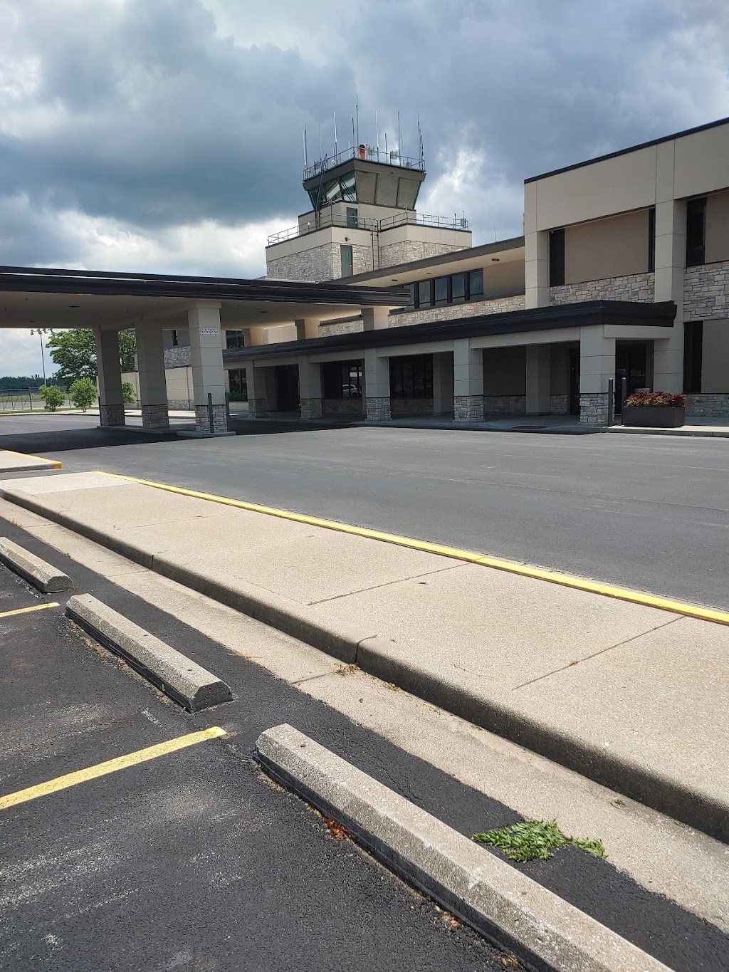 Corsair Café & Coffee | cafe | 581 S Airport St, Terre Haute, IN 47803, USA | 8127304887 OR +1 812-730-4887