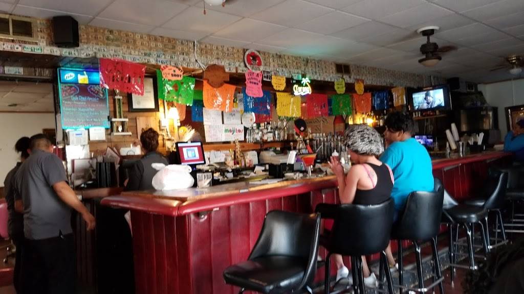 Burrito Bueno | restaurant | 8238 W Appleton Ave, Milwaukee, WI 53218, USA | 4144631588 OR +1 414-463-1588