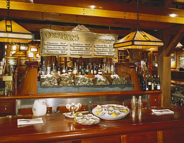 Clydes at Mark Center | restaurant | 1700 N Beauregard St, Alexandria, VA 22311, USA | 7038208300 OR +1 703-820-8300